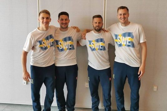 Антон Кальберг с партнерами по команде